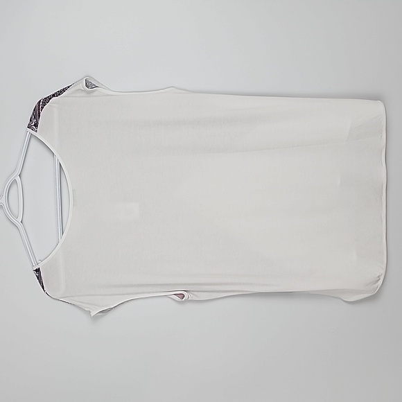 Ricki's Size XL White Shirt Resplendent with Red and Black Design  Size XL - Picture 3 of 11